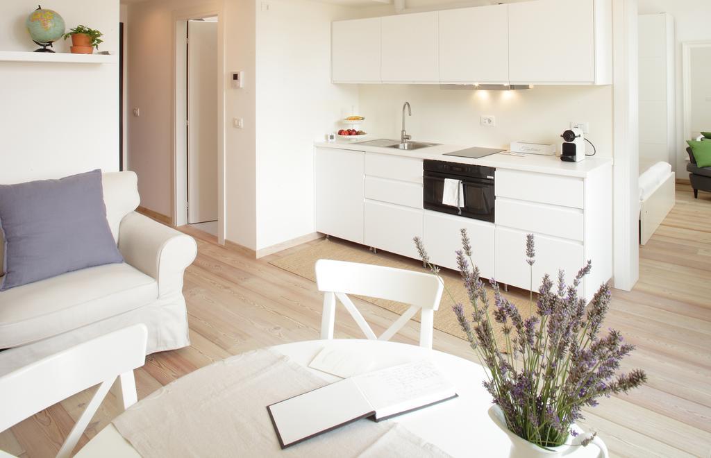 The Riverside Suite Мира Екстериор снимка