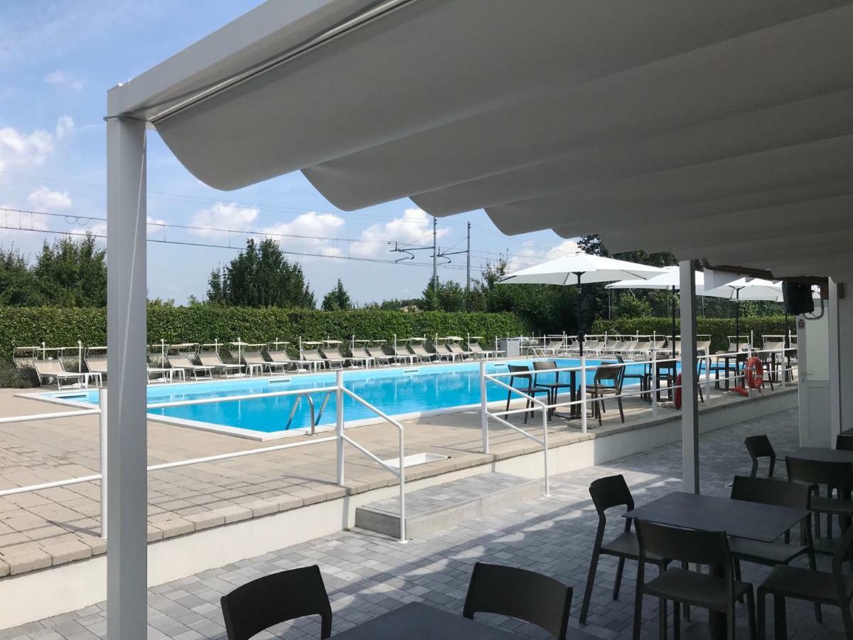 The Riverside Suite Мира Екстериор снимка